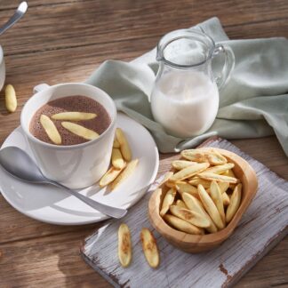 Bizcochitos with hot chocolate